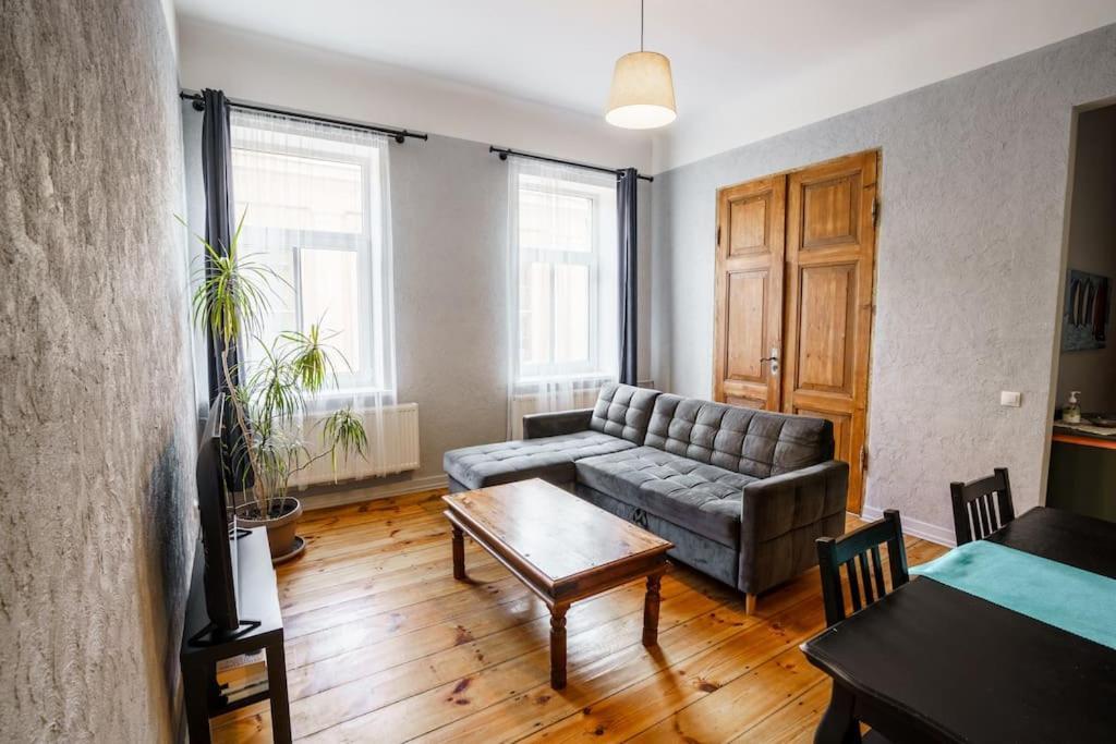 Two Bedroom Ausekla Apartment Liepāja Buitenkant foto